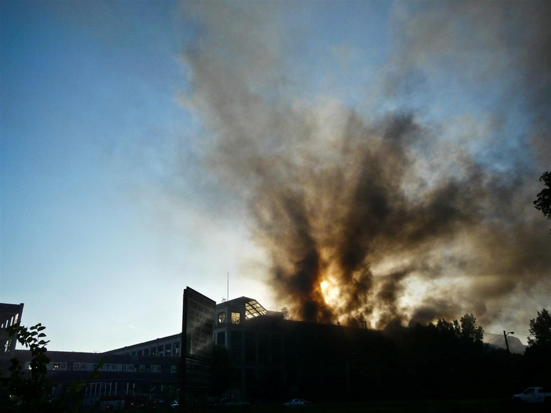 Illustration for article titled Abandoned Detroit Packard Auto Plant Catches Fire